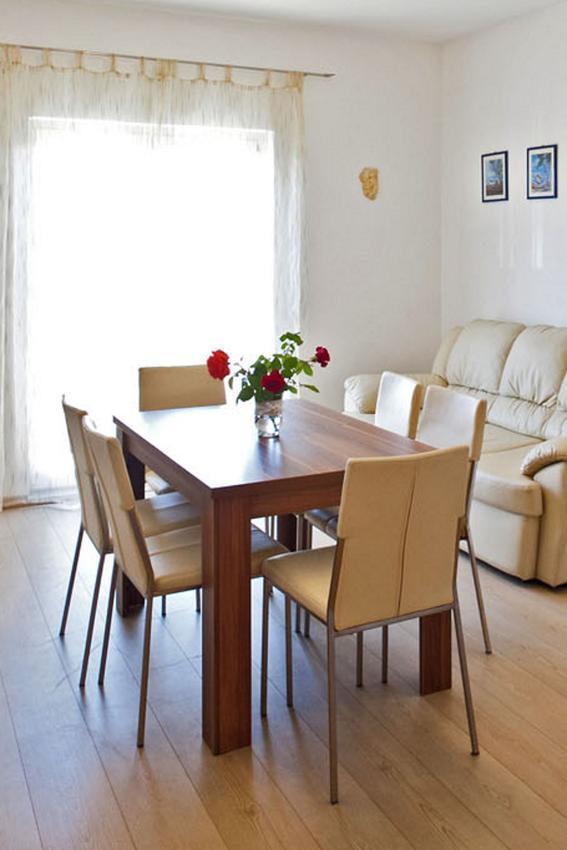 Apartments With A Parking Space Gornje Selo, Solta - 15545 Грохоте Экстерьер фото